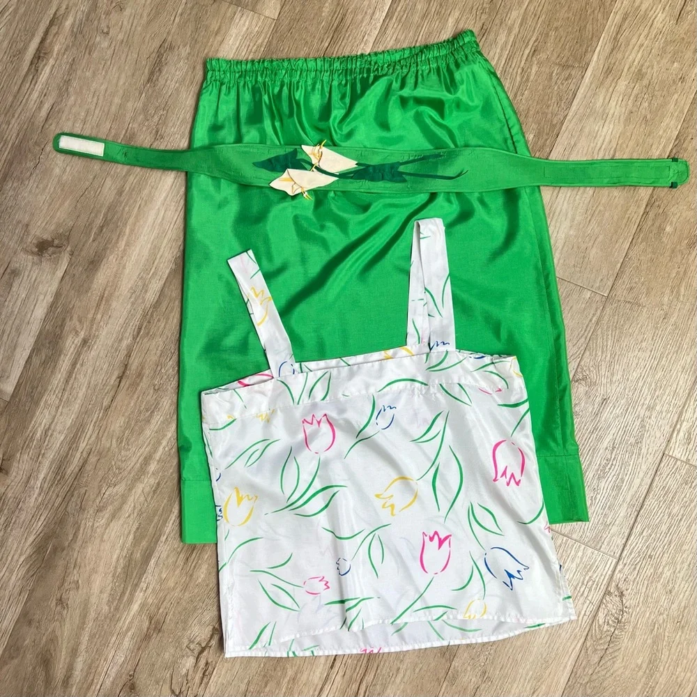 Vintage Green Satin Midi Skirt w Floral Top & Statement Belt – 60s Inspired - Picture 14 of 16